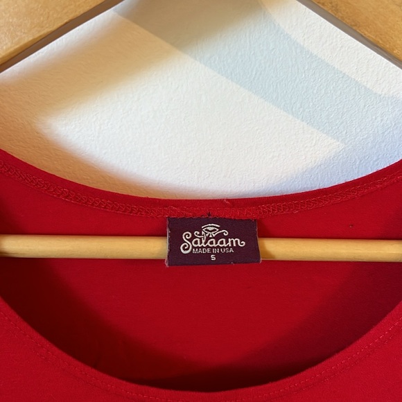 Salaam Soft Stretch Red Print Tee Blouse Quarter Sleeve Women’s Small, Bell like - Picture 3 of 4